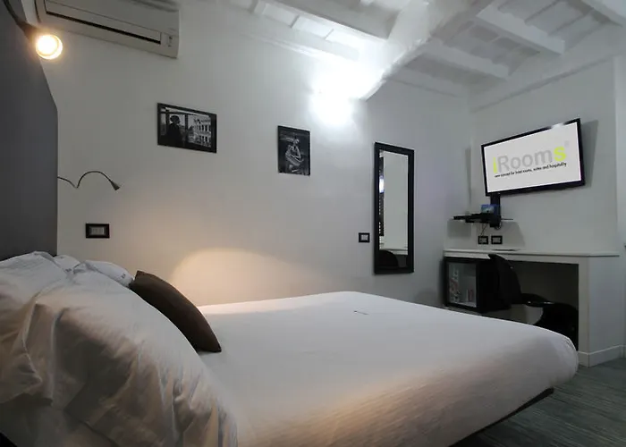 Irooms - Spanish Steps Гостевой дом 4*