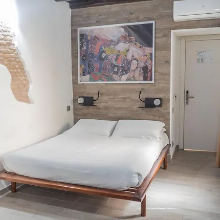 Gasthuis Irooms - Spanish Steps Rome