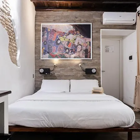 Irooms - Spanish Steps בית הארחה 4*