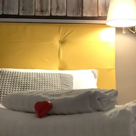 Irooms - Spanish Steps בית הארחה 4*