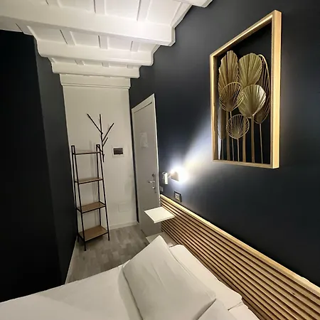 Πανσιόν Irooms - Spanish Steps 4*